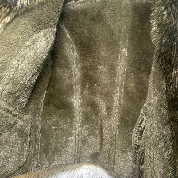 Maurices Womens Olive Faux Leather Fur Lined Moto Vest Size L - Picture 6 of 12